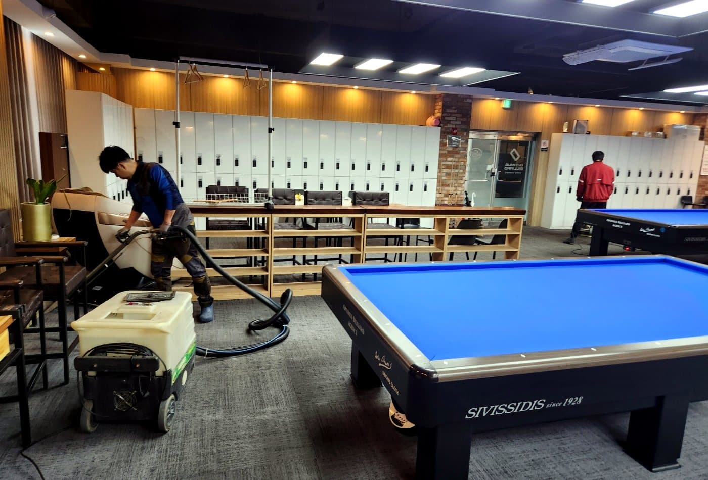 상가 바닥 장비 청소 현장 사진